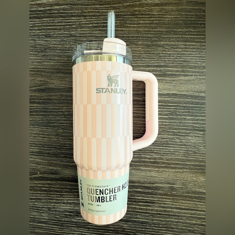 NWT Stanley Tea Rose Tile Quencher 
30oz Tumbler